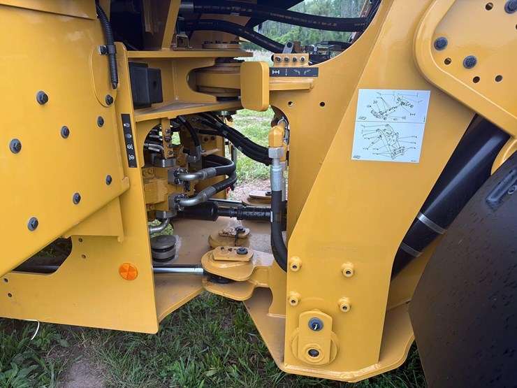 2025-caterpillar-926-image-14