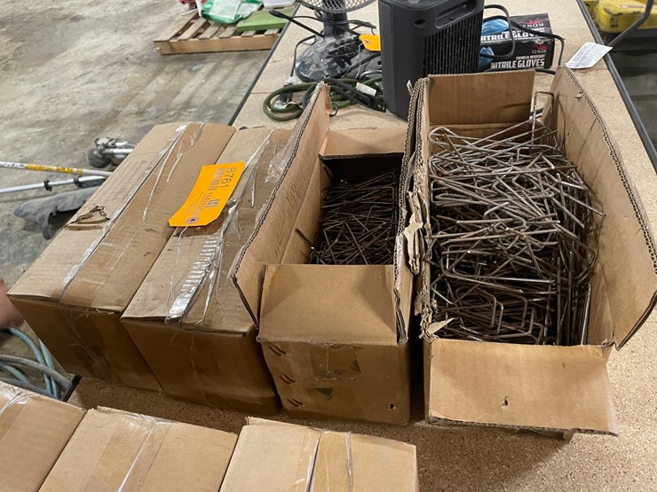 #8761-•-(4)-boxes-of-srw-landscape-staples-image-1