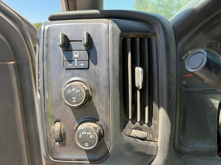 2019-chevrolet-2500hd-image-58