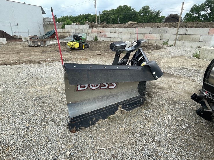 #4870-•-2025-boss-9'2"-stainless-dxt-v-plow-image-3