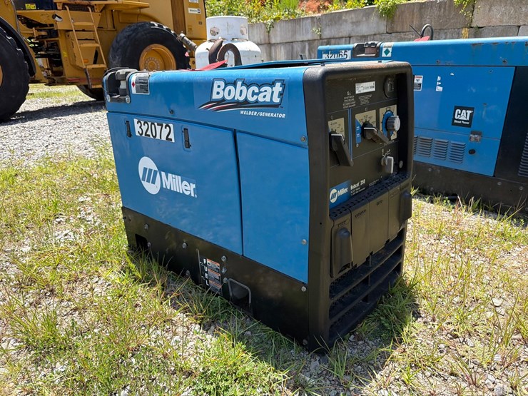 #4043-•-miller-bobcat-250-ac/dc-welder-11,000-watt-generator-image-7