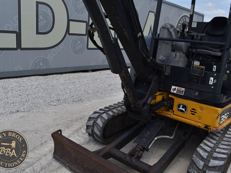 2020-deere-35g-image-25