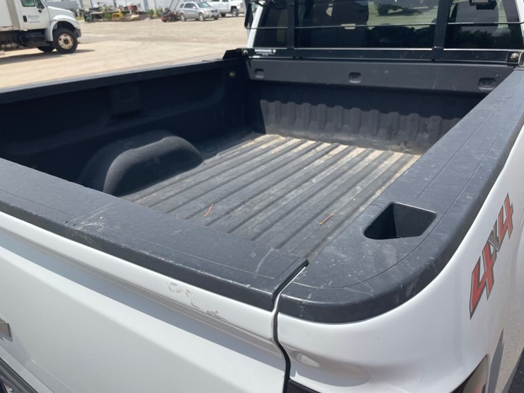 2019-chevrolet-2500-image-22
