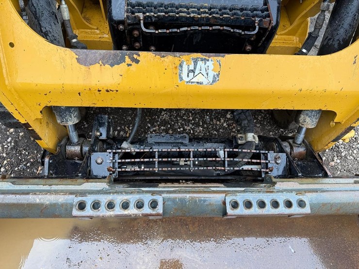 2017-caterpillar-249d-image-10