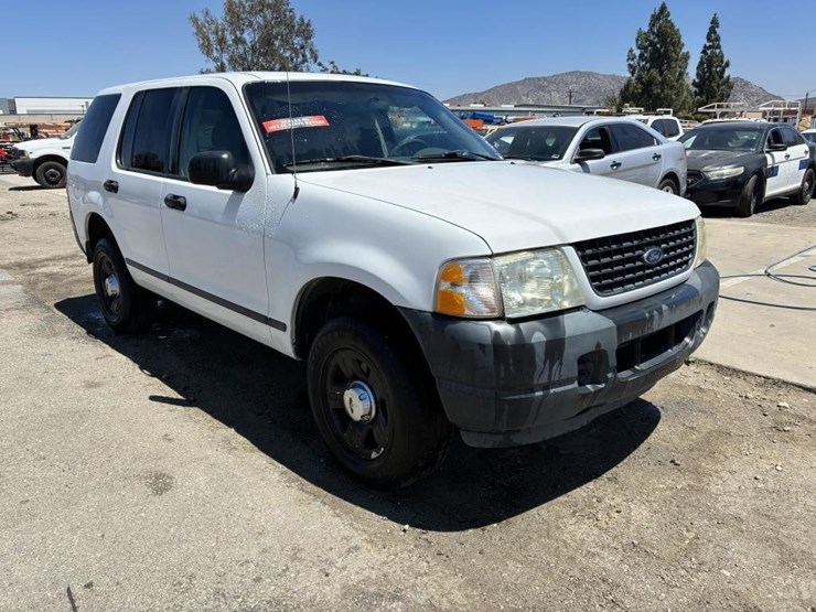 2005-ford-explorer-image-2