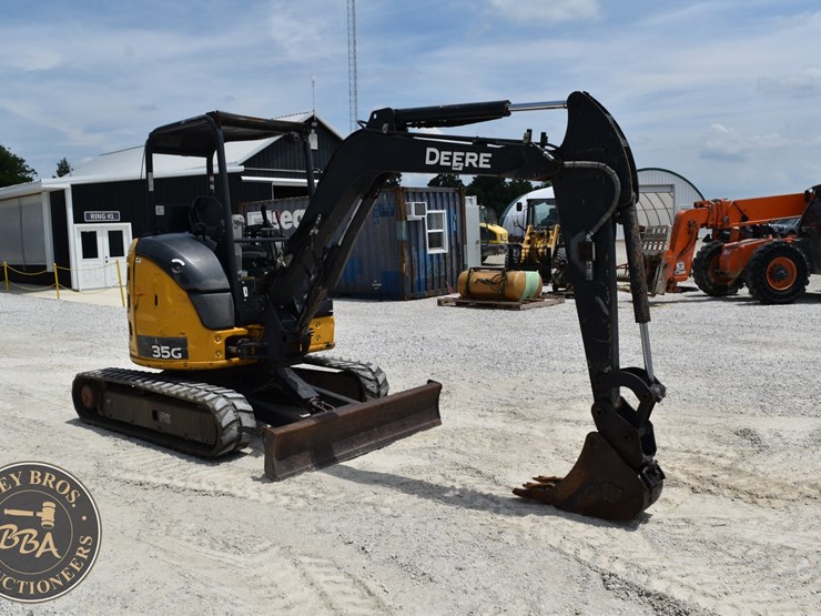 2020-deere-35g-image-18