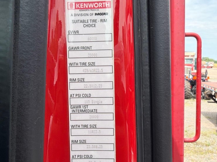 2015-kenworth-t880-image-27