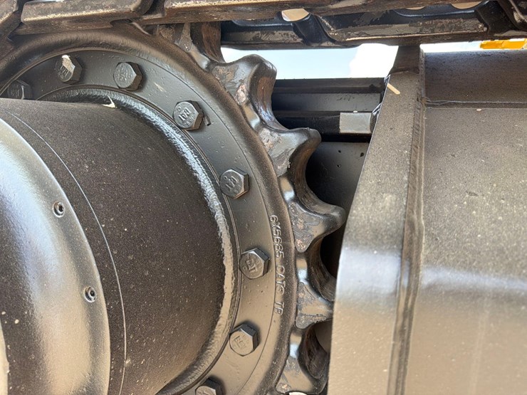 2023-caterpillar-340-image-10