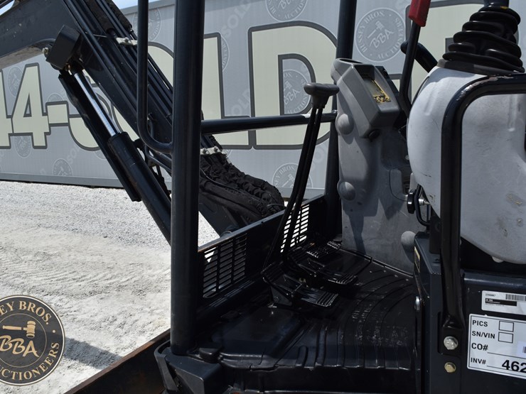 2020-deere-35g-image-43