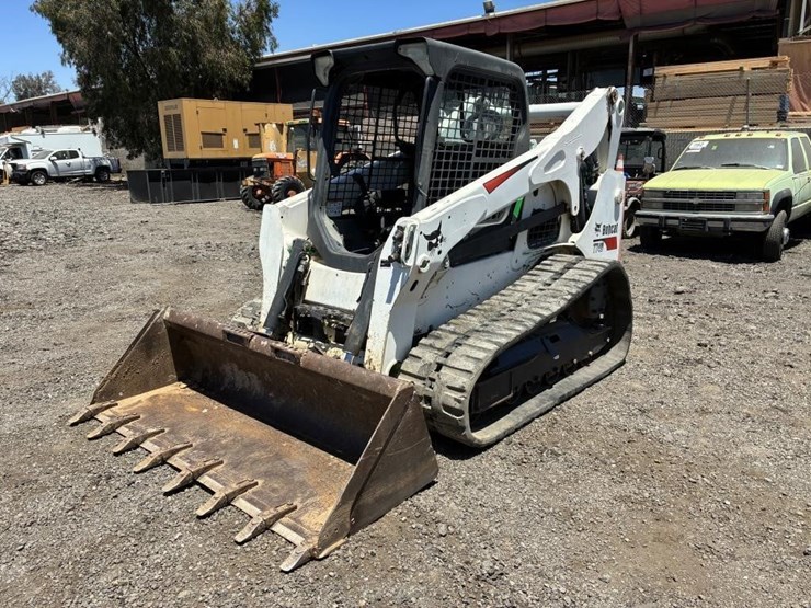 2016-bobcat-t740-image-1