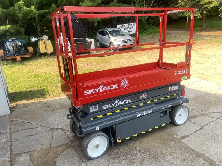 #102-•-2025-skyjack-sj3220e-scissors-lift-image-1