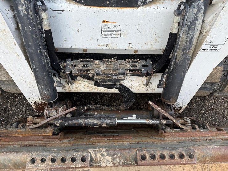2019-bobcat-t740-image-10