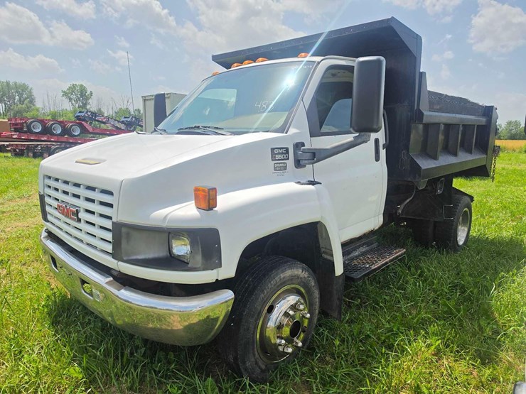 2003-gmc-topkick-c5500-image-1