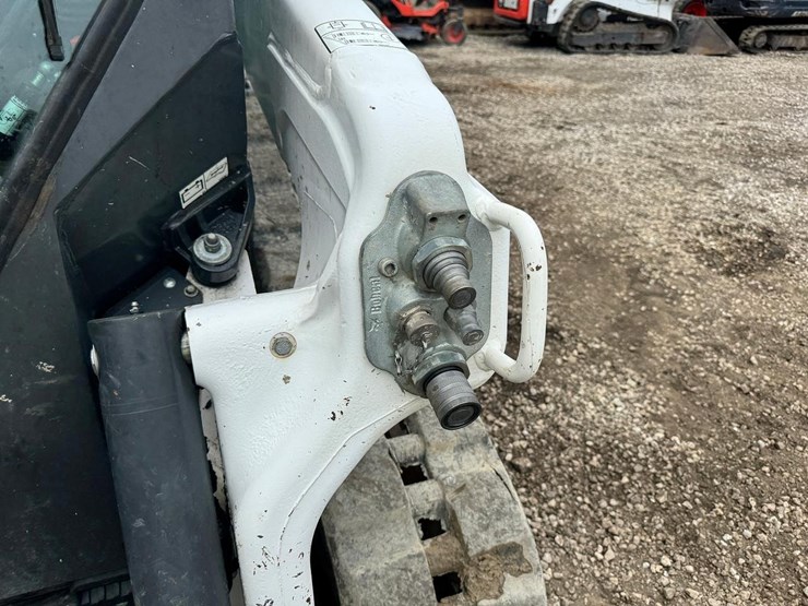 2021-bobcat-t64-image-12