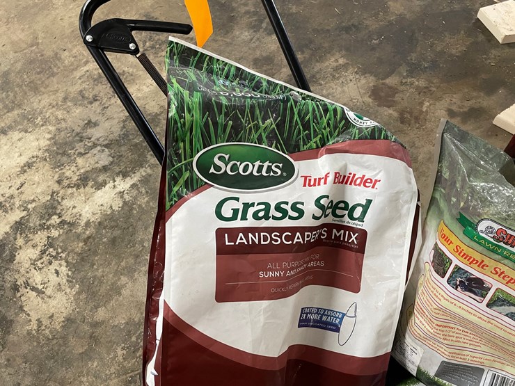 #8755-•-scotts-turf-builder-mini-spreader-image-4