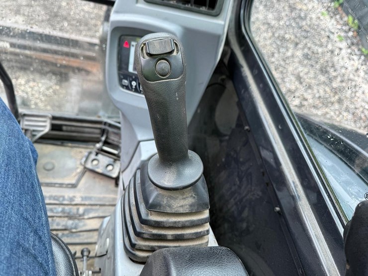 2019-kubota-kx040-image-23