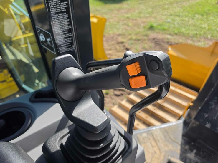2026-deere-450-lgp-image-23