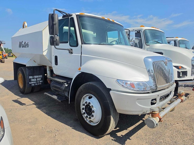 2004-international-durastar-4300-image-2
