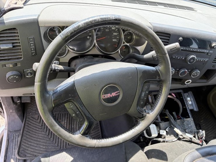 2012-gmc-2500hd-image-14