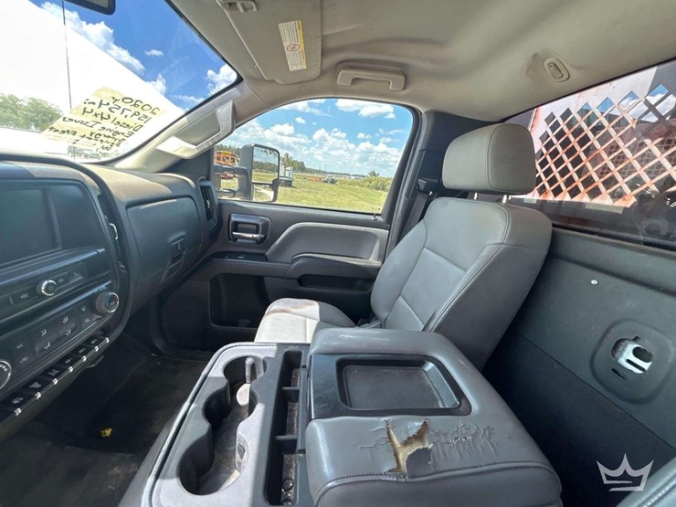 2020-chevrolet-silverado-5500hd-image-24