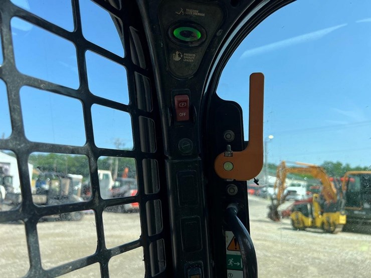 2023-bobcat-t770-image-23