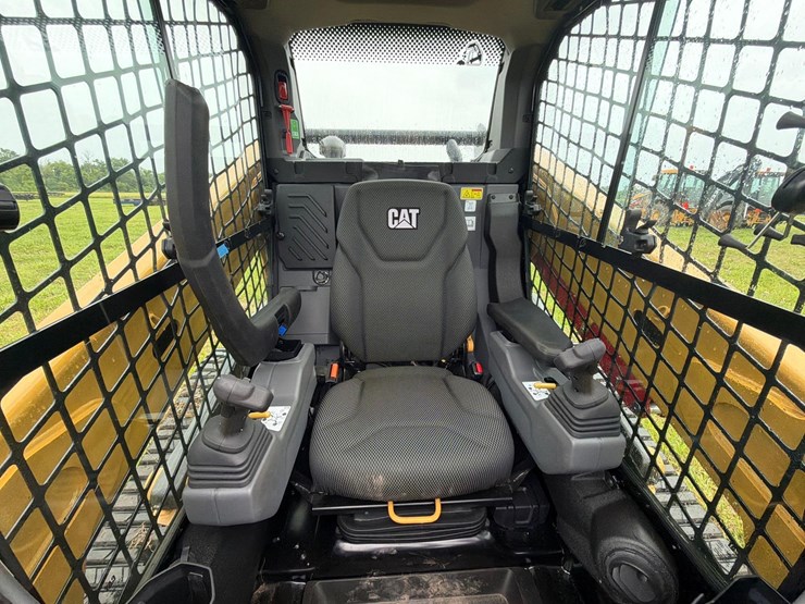 2026-caterpillar-255-image-19
