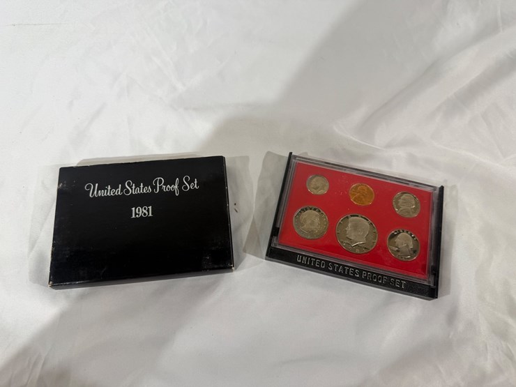 #40044-•-(10)-u.s.-mint-coinsets-from-1980's-image-19