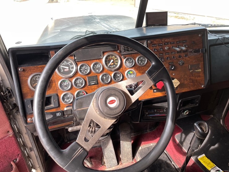peterbilt-379-image-30