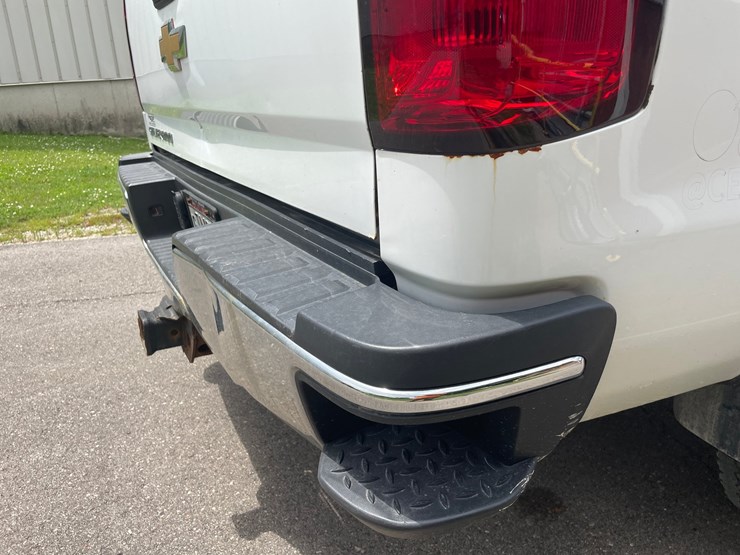 2017-chevrolet-2500-image-27
