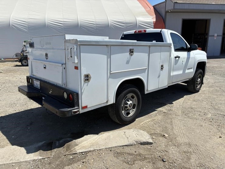 2015-chevrolet-silverado-2500-image-3