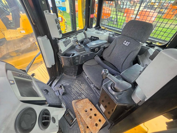 caterpillar-d6t-lgp-image-20