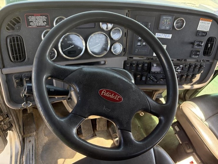 2015-peterbilt-365-image-19