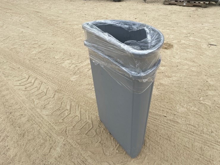#3409-•-(2)-flush-wall-rubbermaid-recycling-bins-image-3