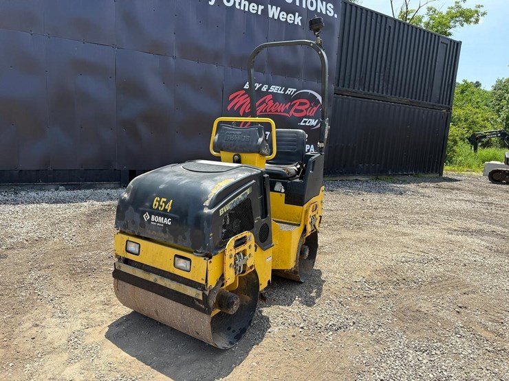 2017-bomag-bw900-50-image-8