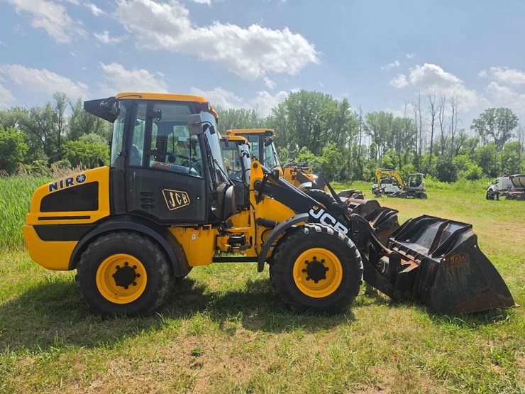 2021-jcb-409-image-4