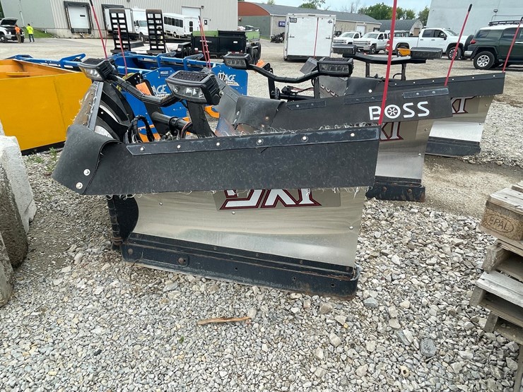 #4872-•-2024-boss-9'2"-stainless-dxt-v-plow-image-2