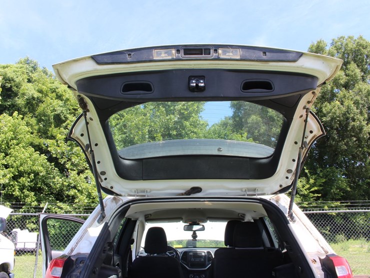 2014-jeep-cherokee-image-2