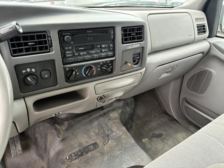 2000-ford-excursion-image-17