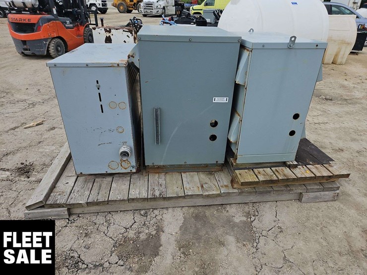 3-transformers-on-a-pallet-image-4