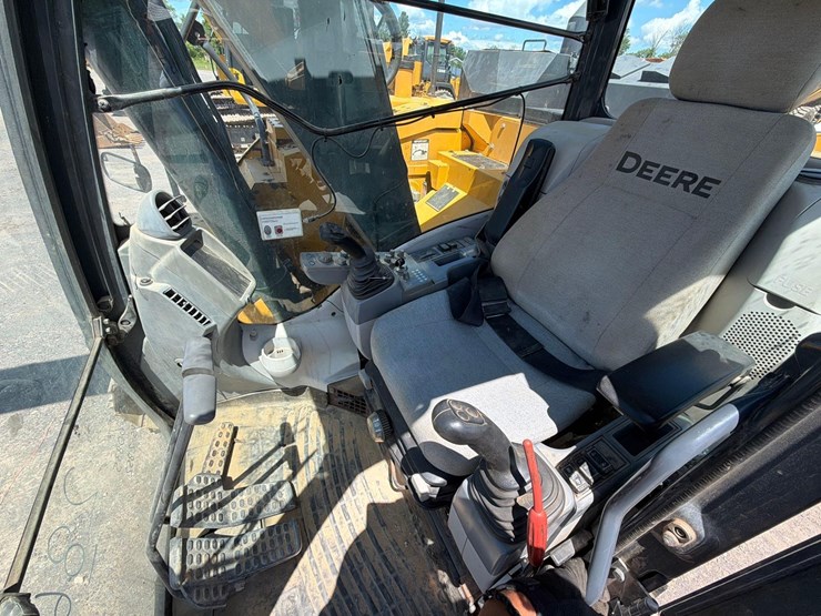 2019-deere-135g-image-26