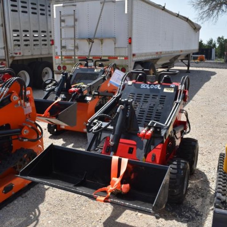 SL323W MINI SKID STEER (SERIAL # 323TZ260208)