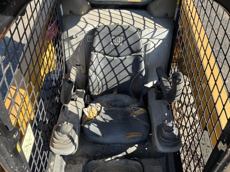 2015-caterpillar-262d-image-18
