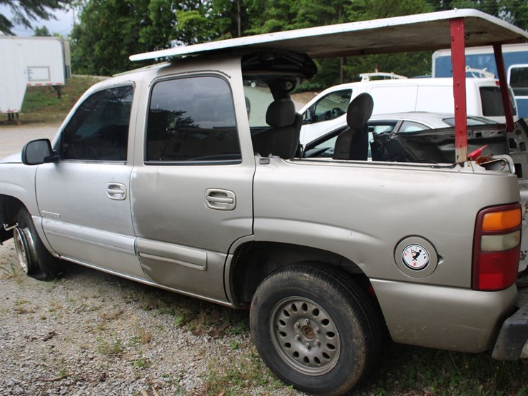 2001-chevrolet-tahoe-image-3