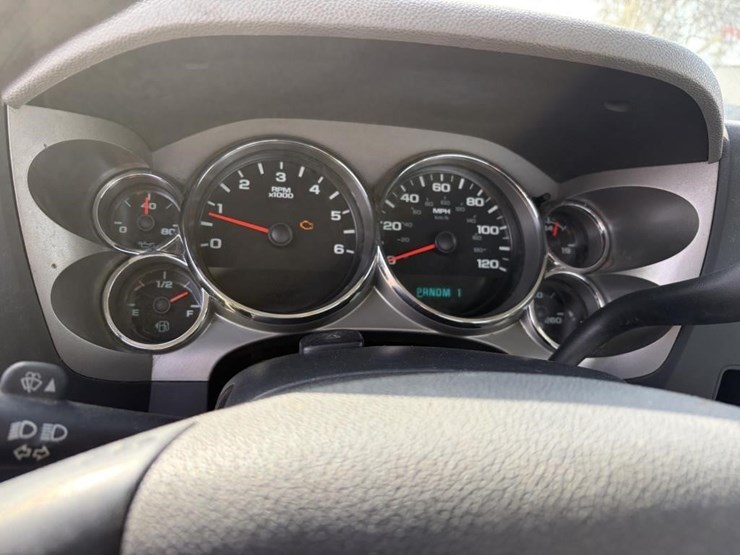 2011-chevrolet-silverado-2500-image-14