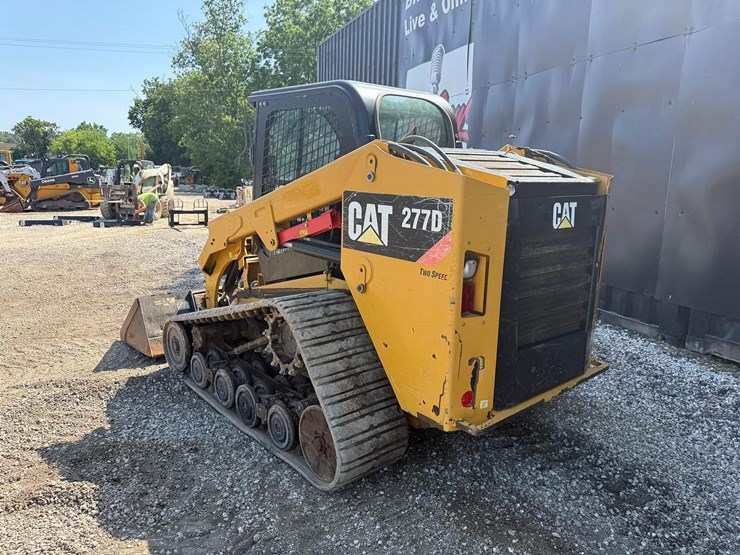 2015-caterpillar-277d-image-2