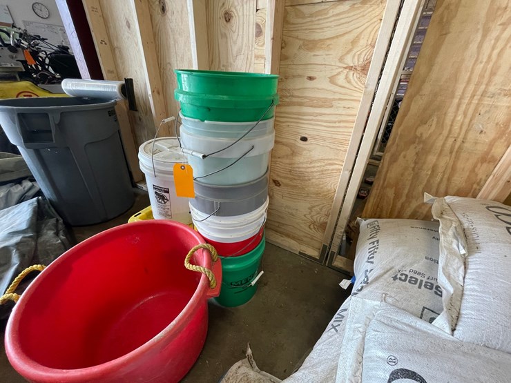 #7944-•-various-buckets-and-totes-image-4