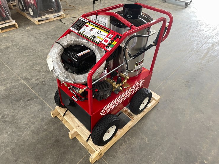 #2942-•-new-magnum-4000-hot-water-pressure-washer-image-2