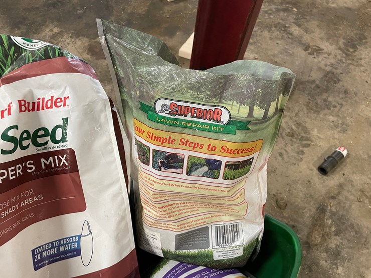 #8755-•-scotts-turf-builder-mini-spreader-image-5