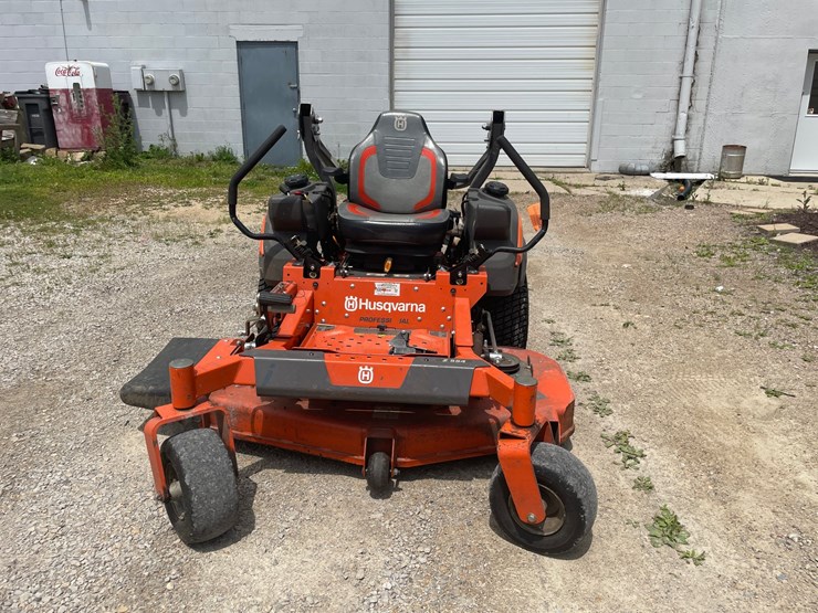 #4860-•-husqvarna-professional-z554-zero-turn-lawn-mower-image-2