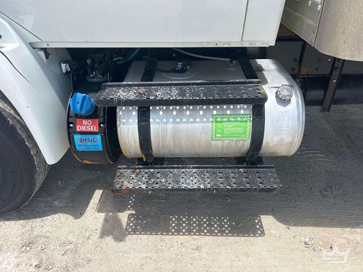 2018-international-durastar-4300-image-15